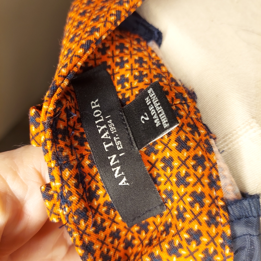 Ann Taylor Red Patterned Women's Cropped Pants - Picture 4 of 4
